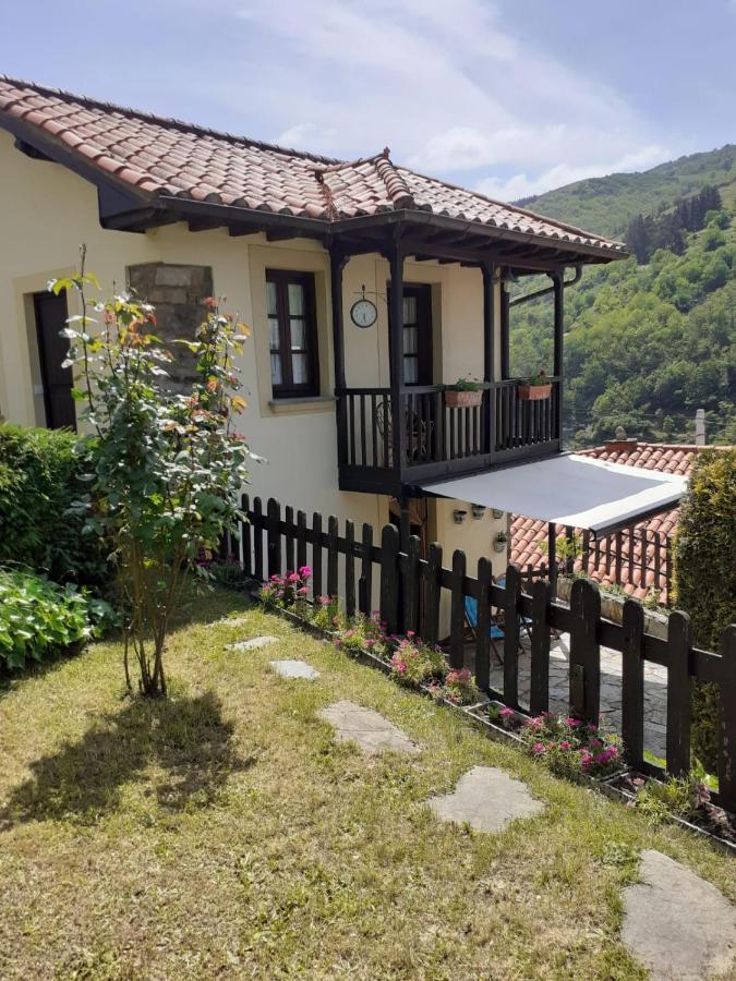 La Casina De Santulaya Villa Adrales Exterior photo
