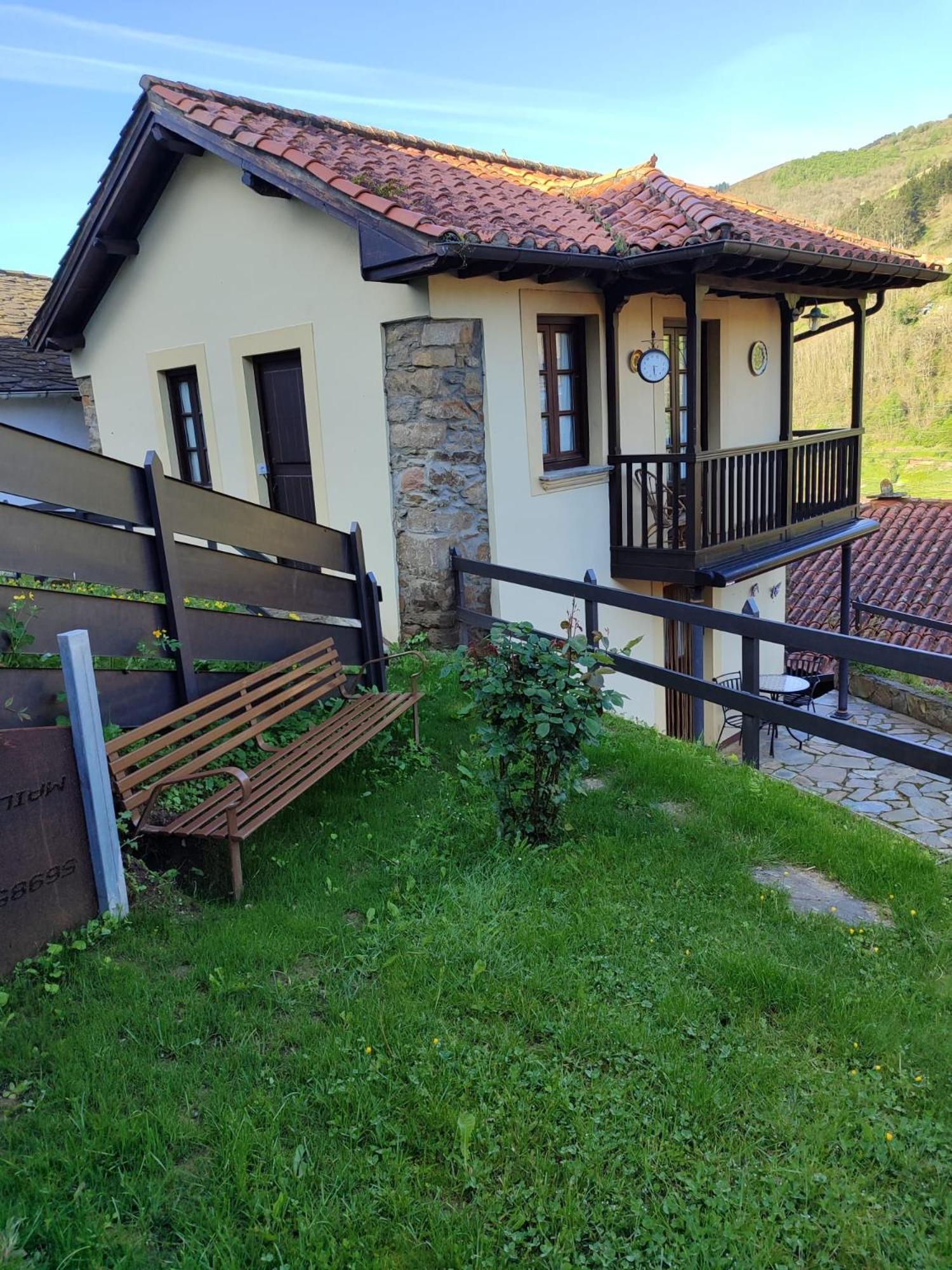 La Casina De Santulaya Villa Adrales Exterior photo