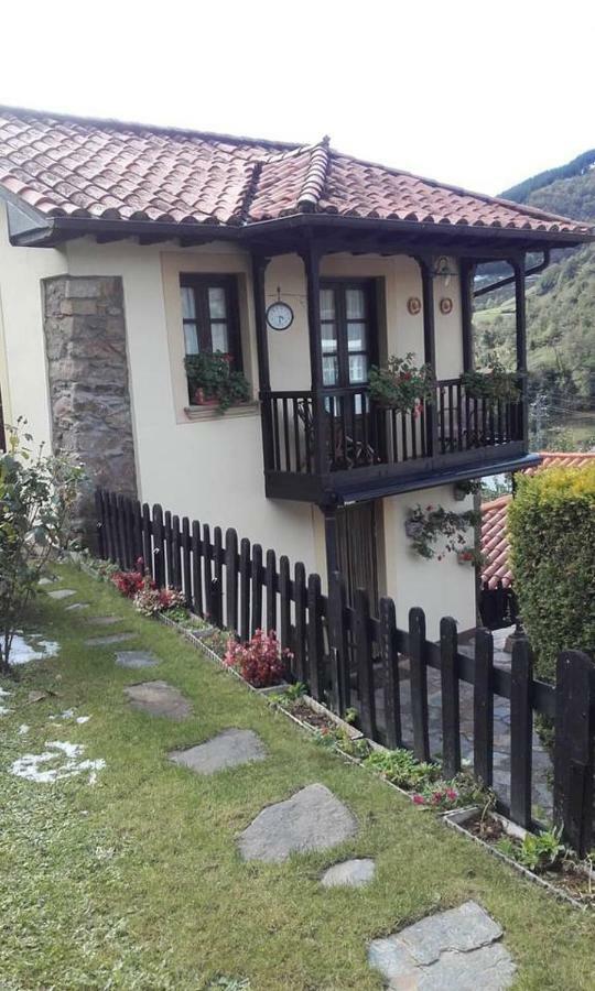 La Casina De Santulaya Villa Adrales Exterior photo